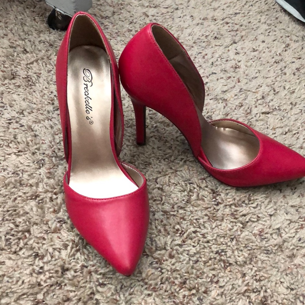 Never worn 90’s style red heels
